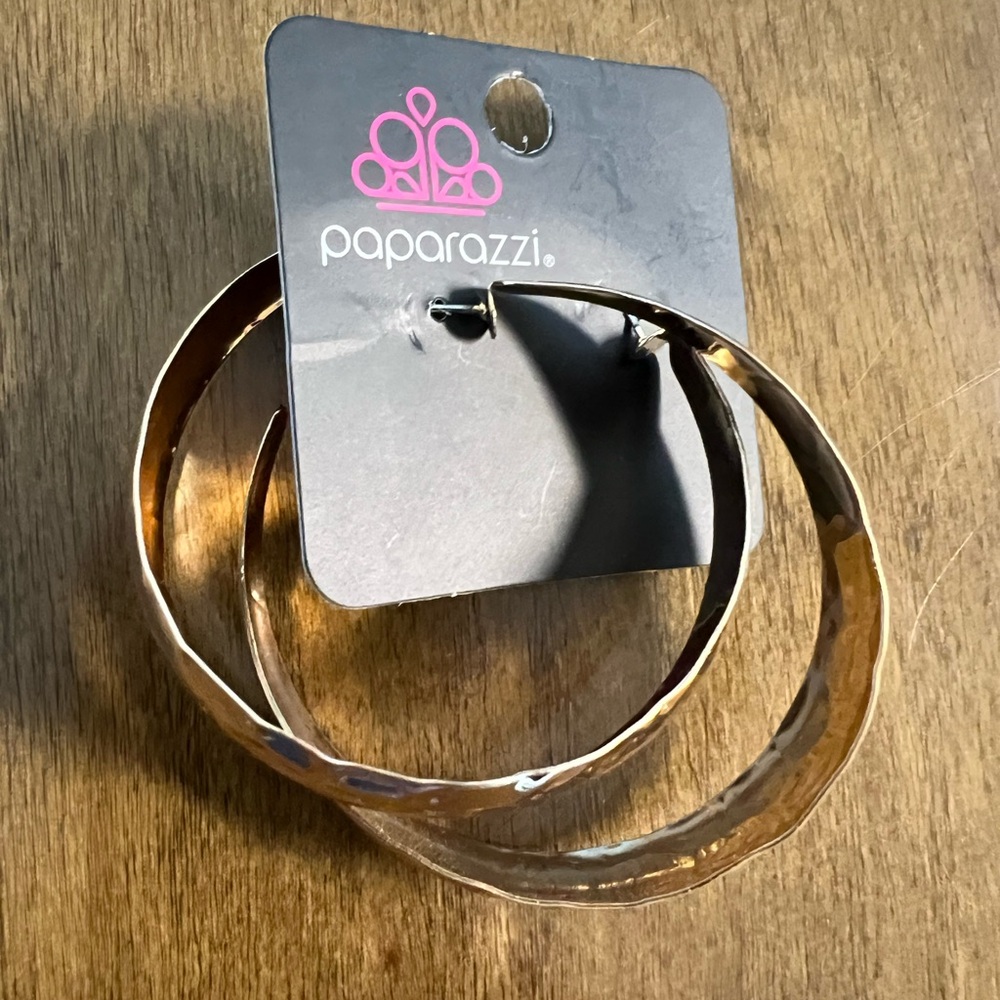 🇺🇸 $3🇺🇸 Paparazzi Shiny Hammered Hoop Earrings in Gold Tone NWT